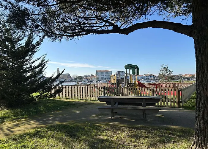 Sg280-008 2 Pieces 4 Couchages Gilles Croix De Vie